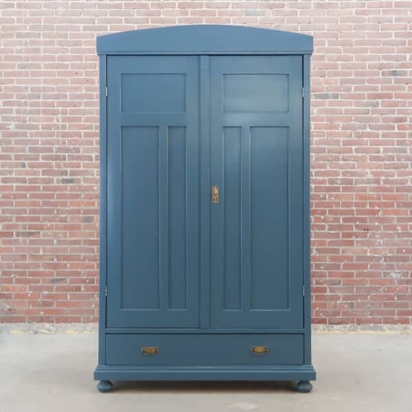 Blauwe linnenkast