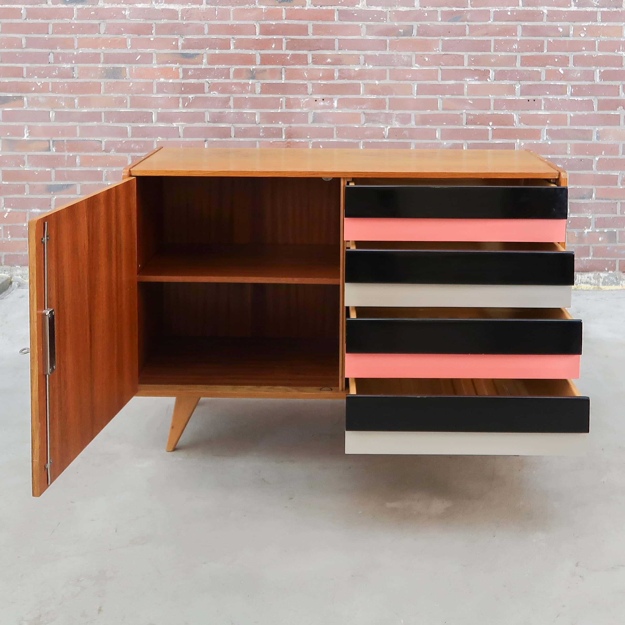 Vintage dressoir van Interiér Praha - Afbeelding 2