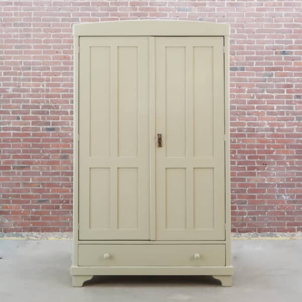 Brocante crème linnenkast