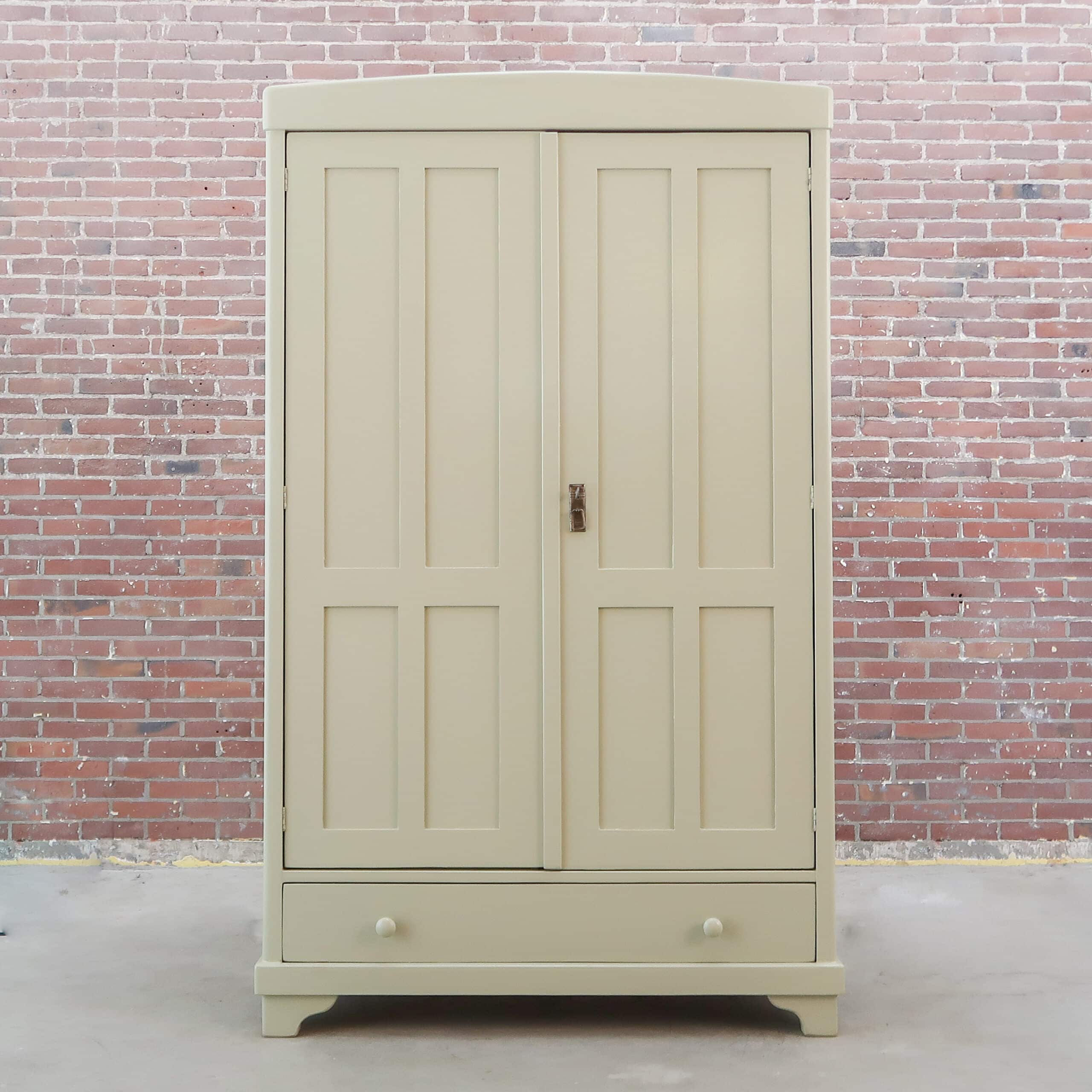 Brocante crème linnenkast