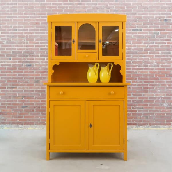 Brocante gele buffetkast