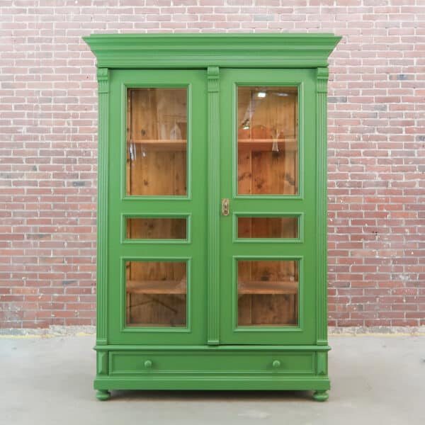 Brocante vitrinekast