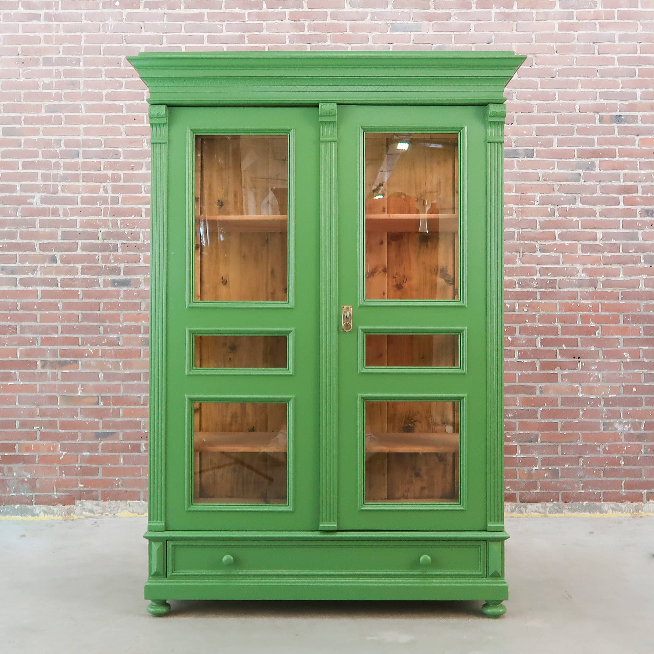 Brocante vitrinekast