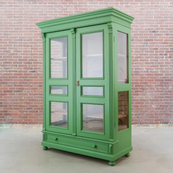 Brocante vitrinekast