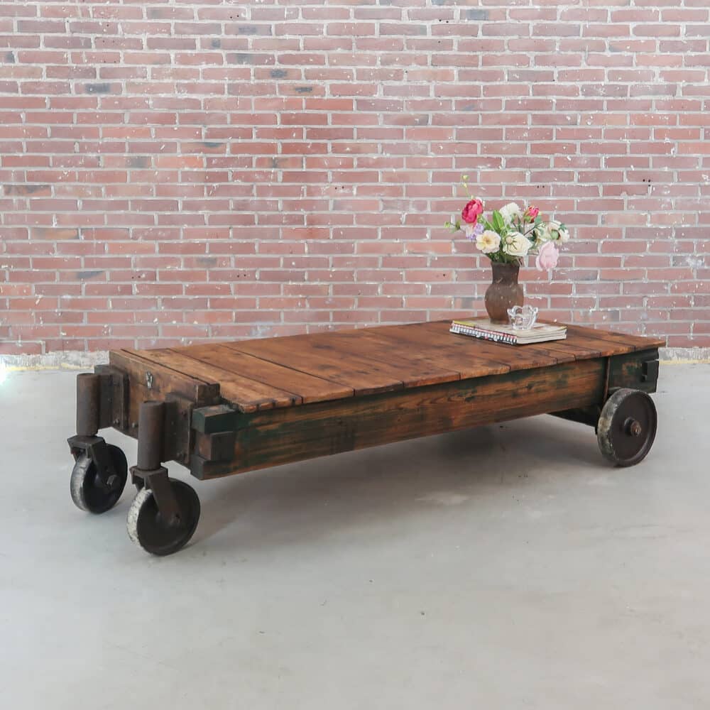 Grote industriële salontafel