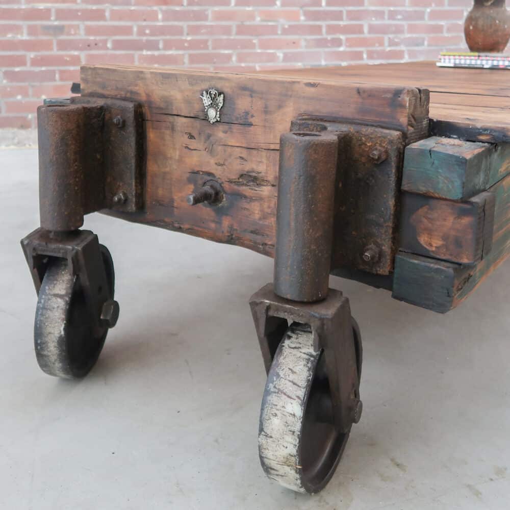 Grote industriële salontafel – Bild 4