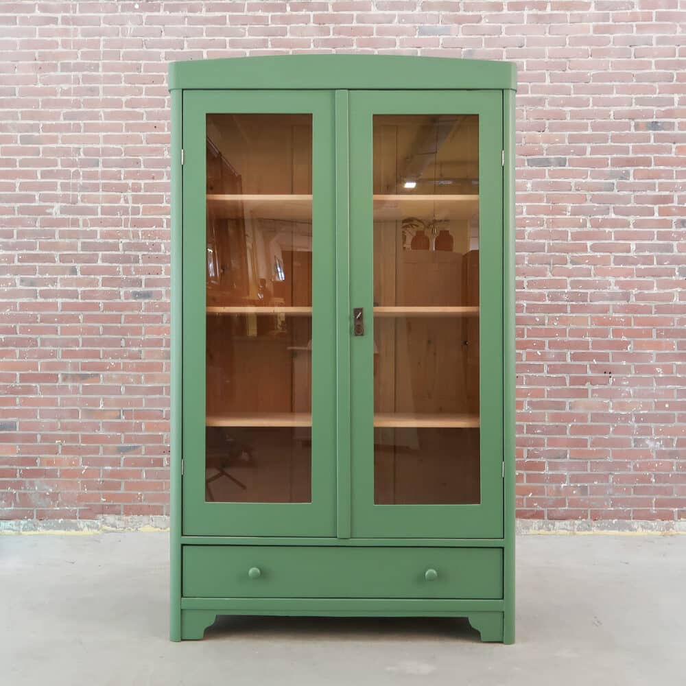 Brocante vitrinekast