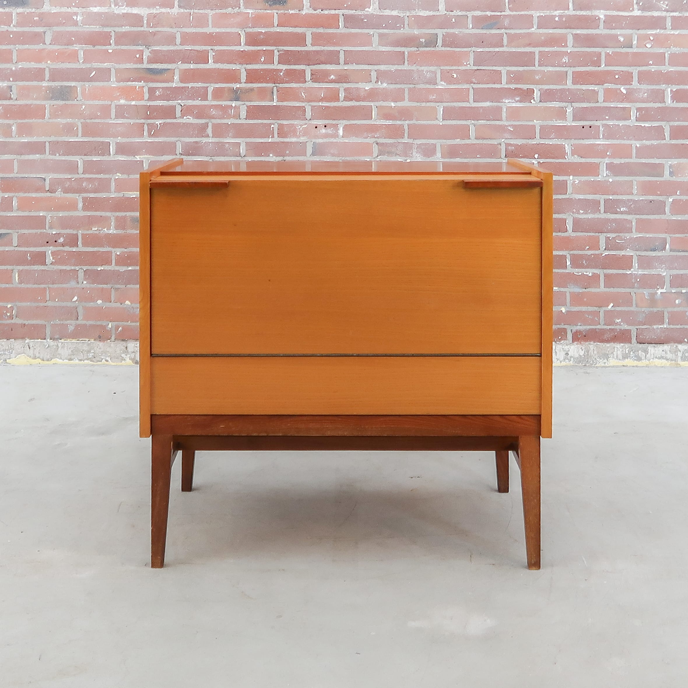 Mid-century dekenkast