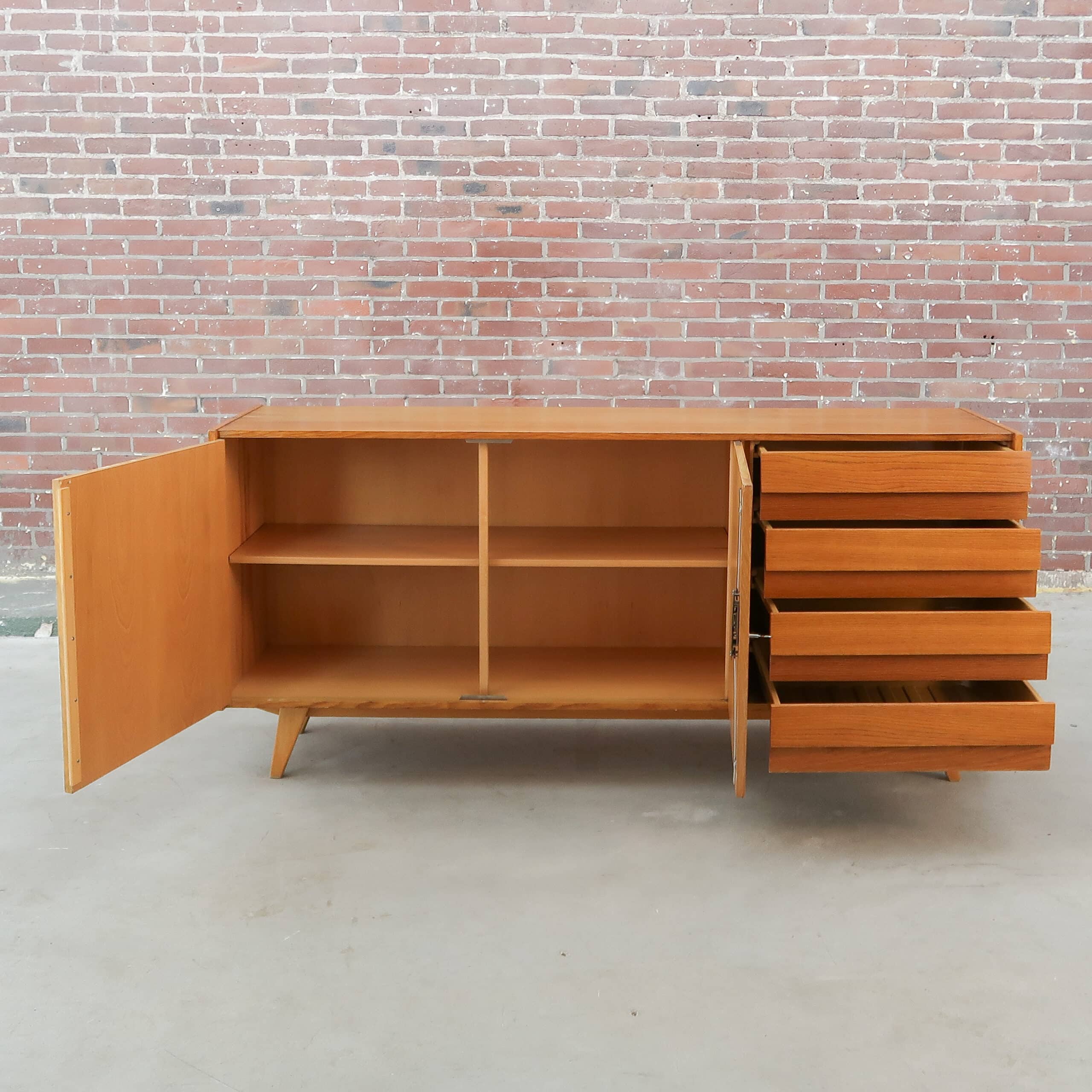 Vintage dressoir - Interier Praha - Afbeelding 2