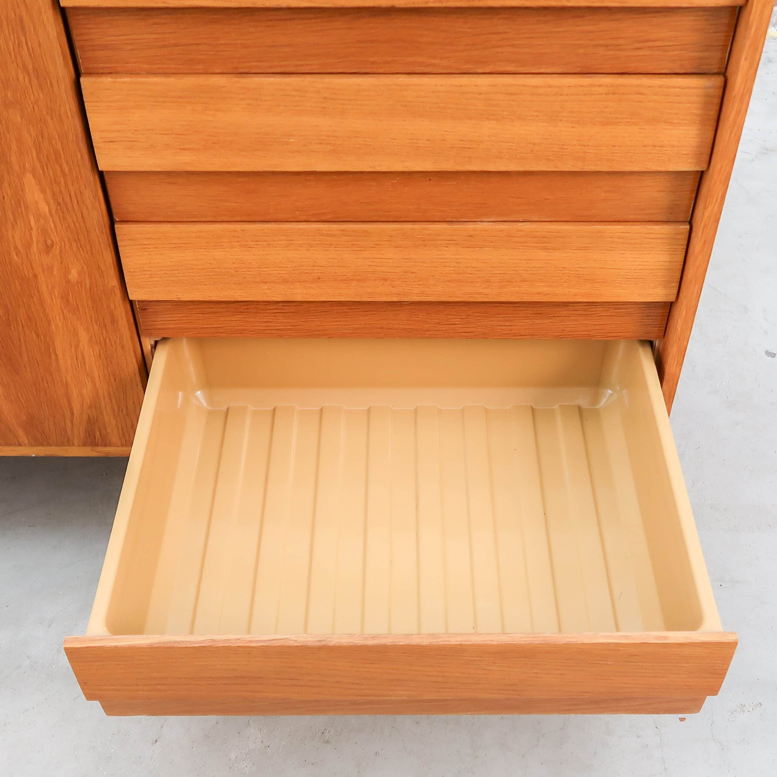 Vintage dressoir - Interier Praha - Afbeelding 4