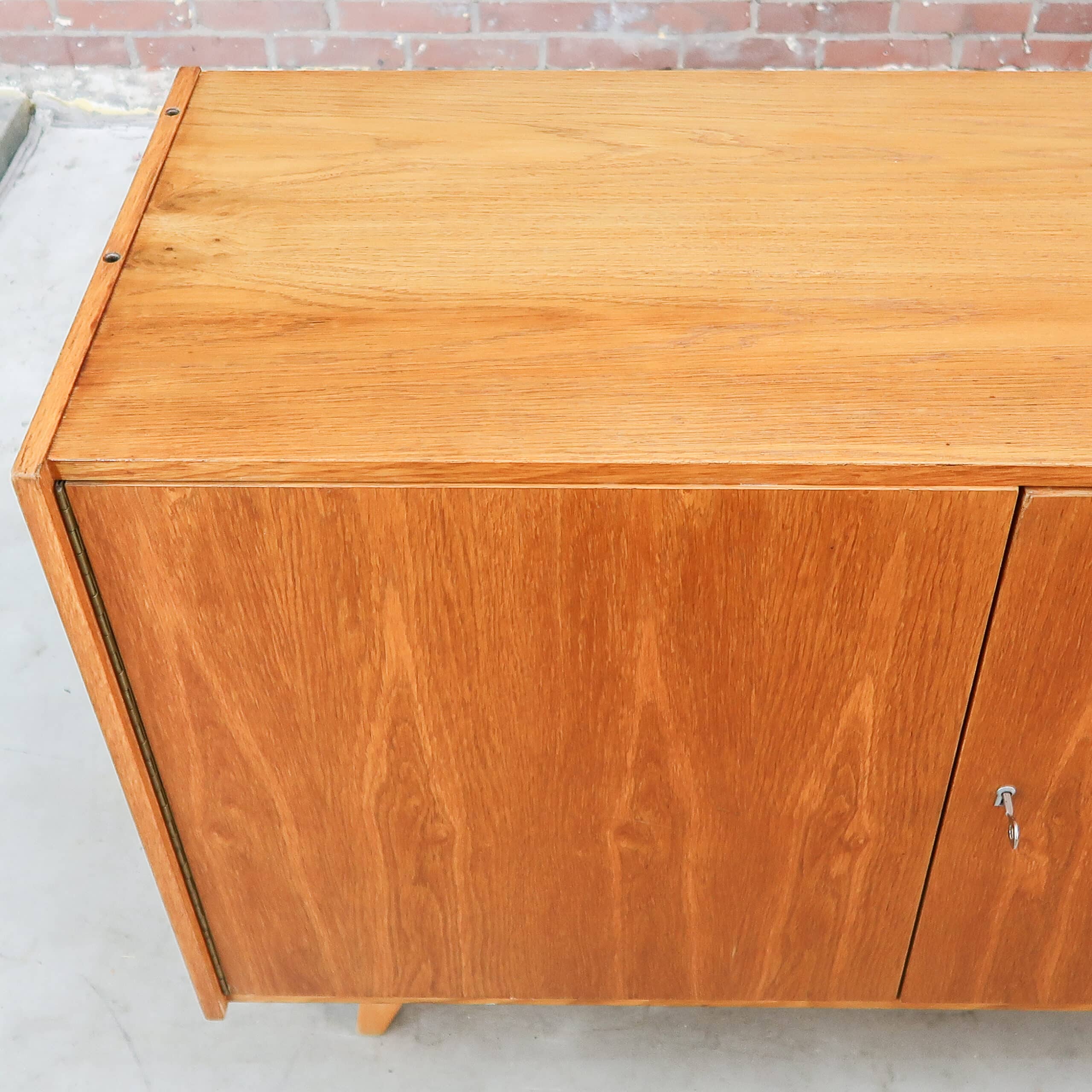Vintage dressoir - Interier Praha - Afbeelding 12