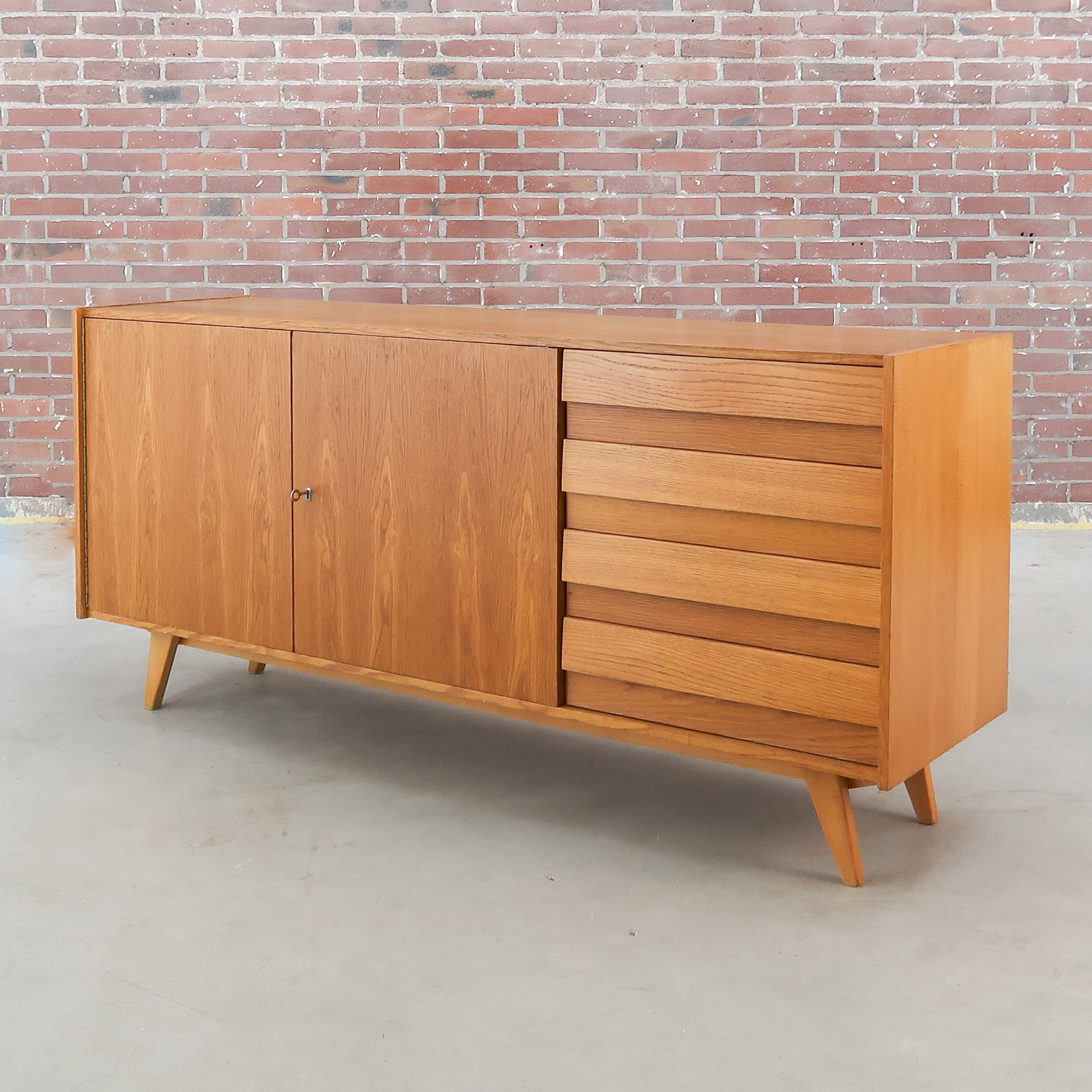 Vintage dressoir - Interier Praha - Afbeelding 13