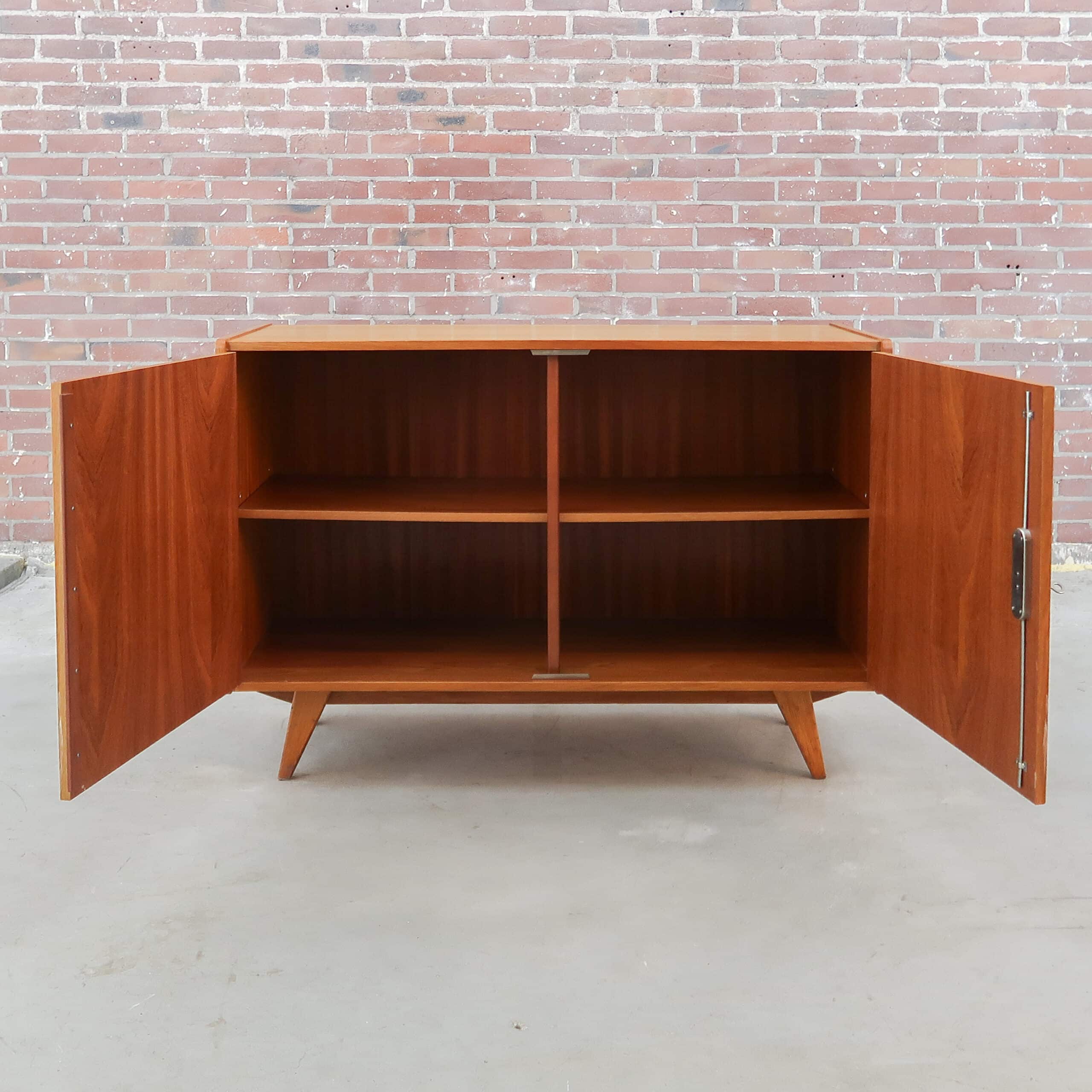 Vintage dressoir - Interier Praha - Afbeelding 2