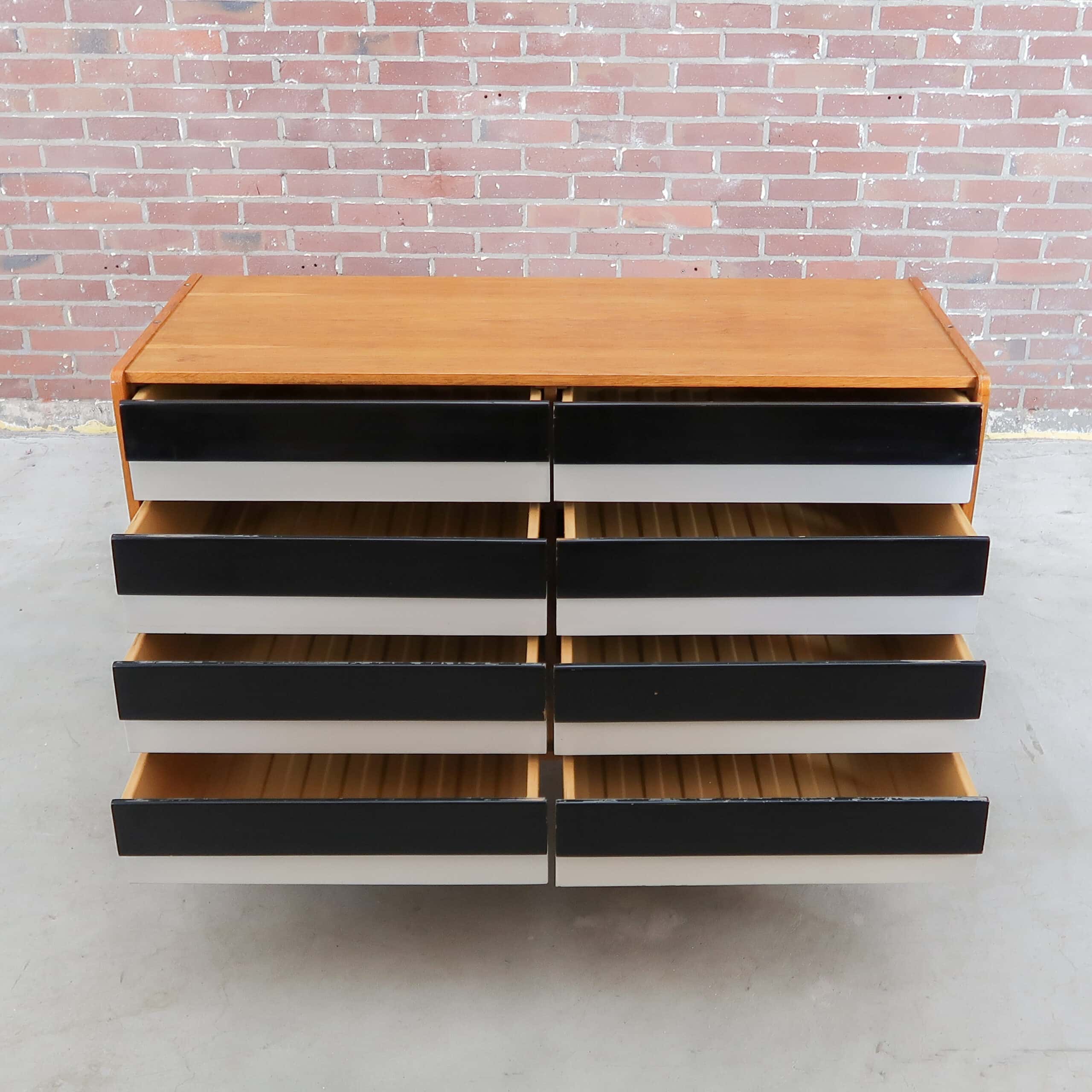 Vintage ladekast van Interiér Praha - Afbeelding 2