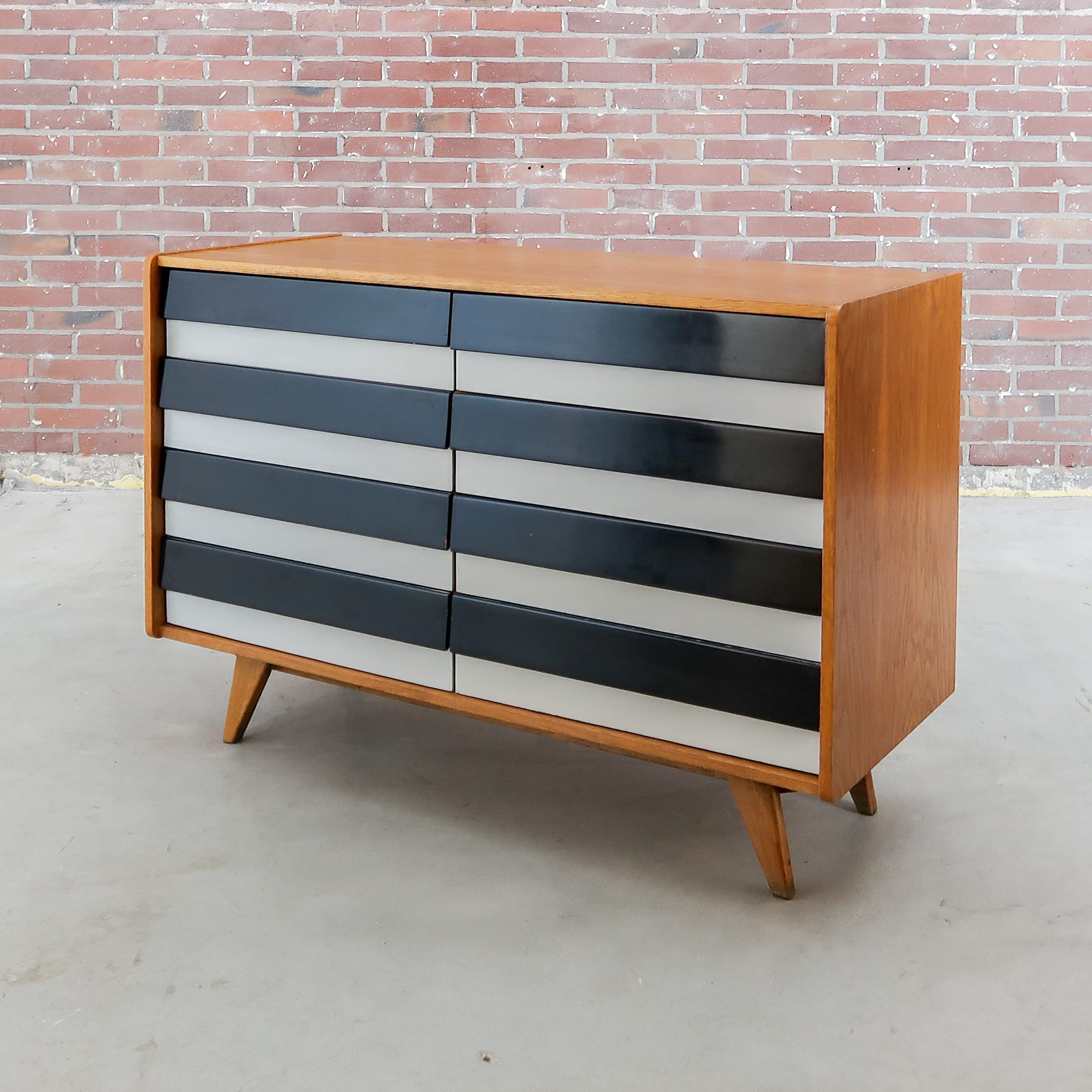 Vintage ladekast van Interiér Praha - Afbeelding 13