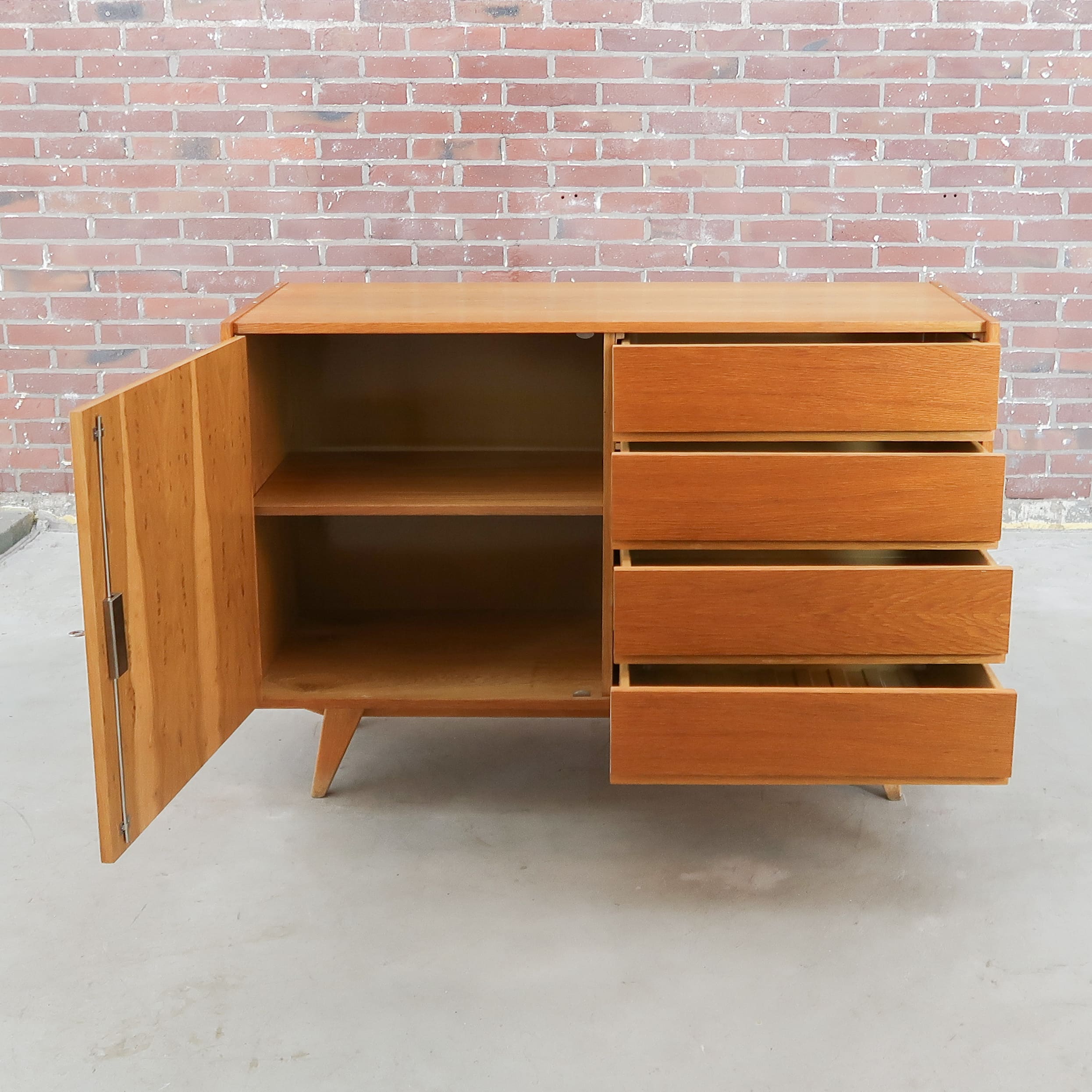 Mid-century dressoir van Jiří Jiroutek - Afbeelding 3