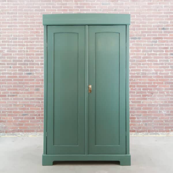 Brocante groene linnenkast