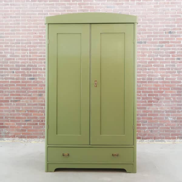 Brocante groene linnenkast