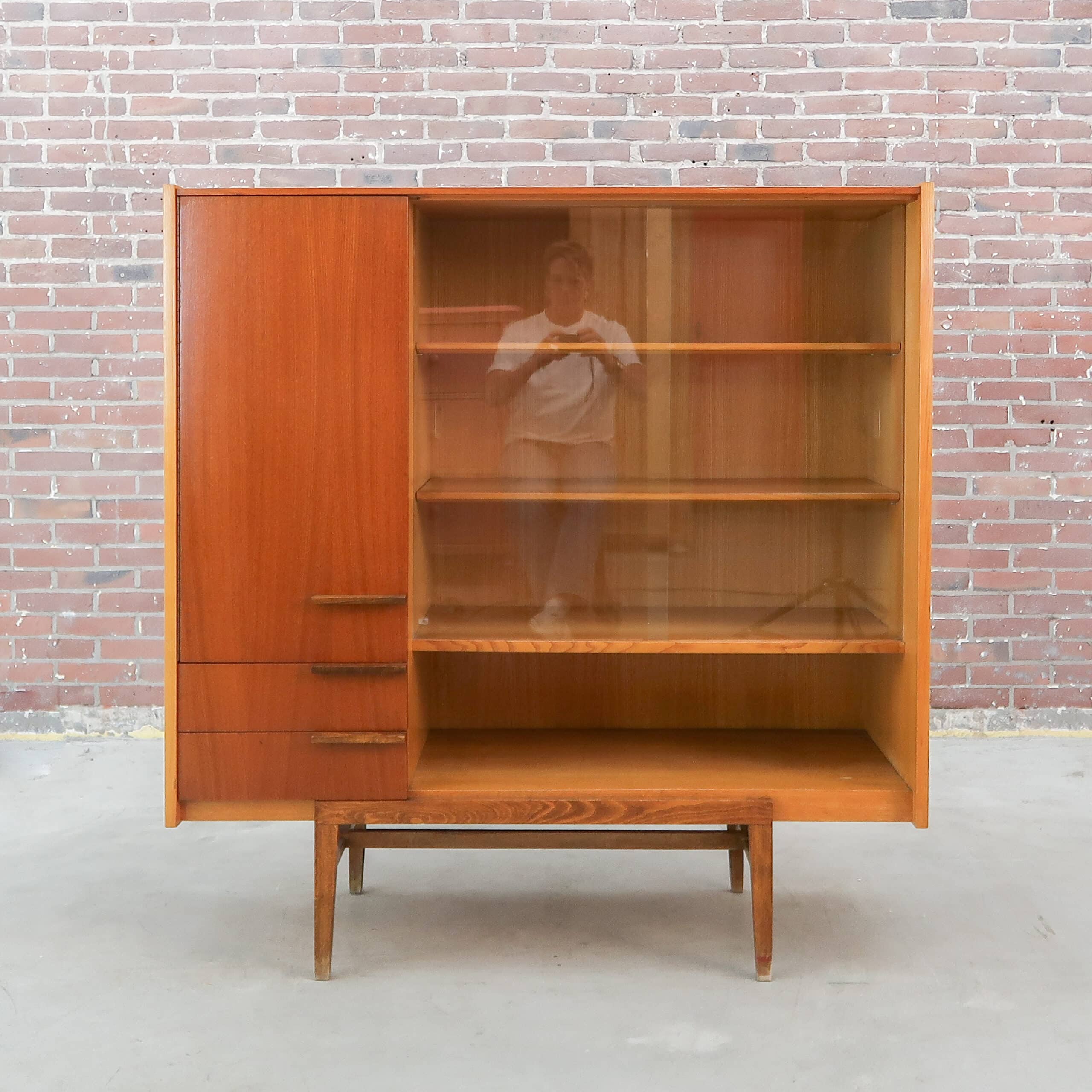 Vintage vitrinekast - UP Závody – Bild 2