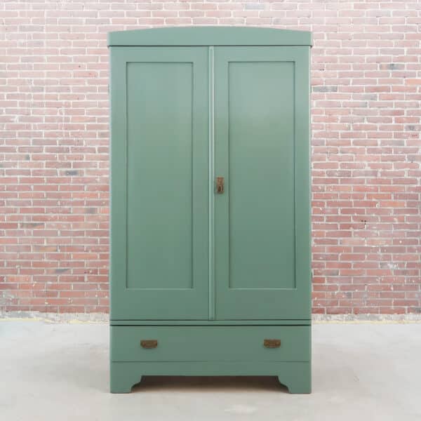 Brocante groene linnenkast
