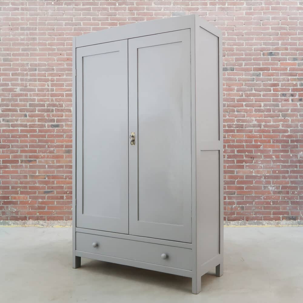 Industriële metalen kleppenkast | €295