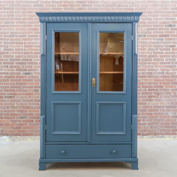 Brocante vitrinekast