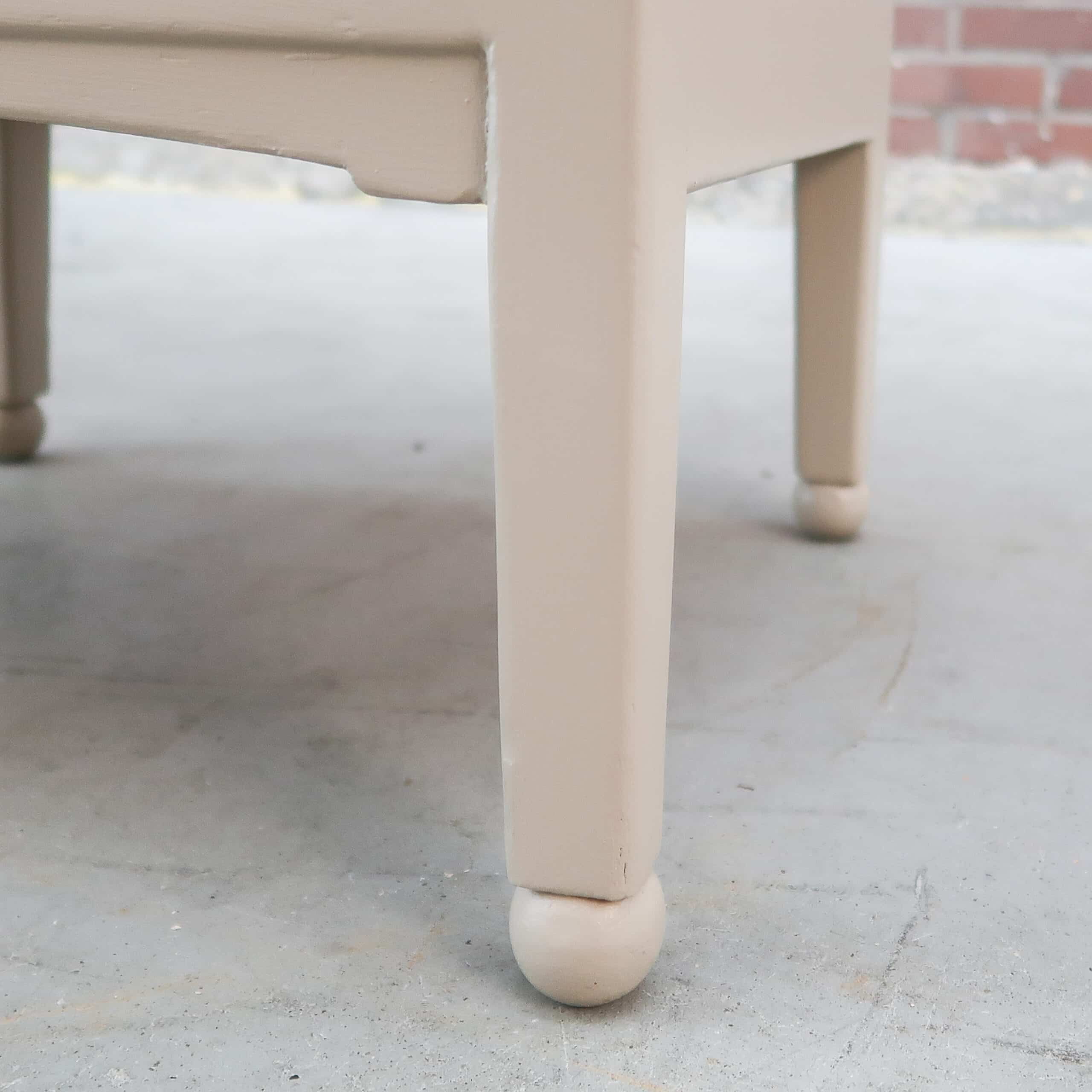 Taupe brocante nachtkastje - Afbeelding 6