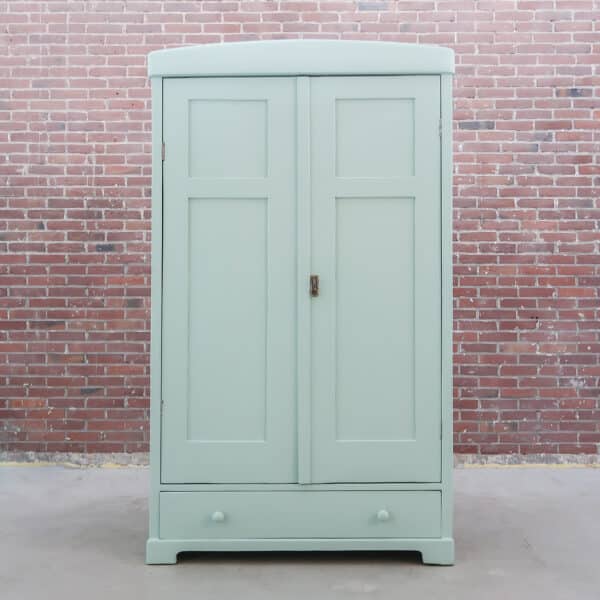 Zacht blauwe linnenkast