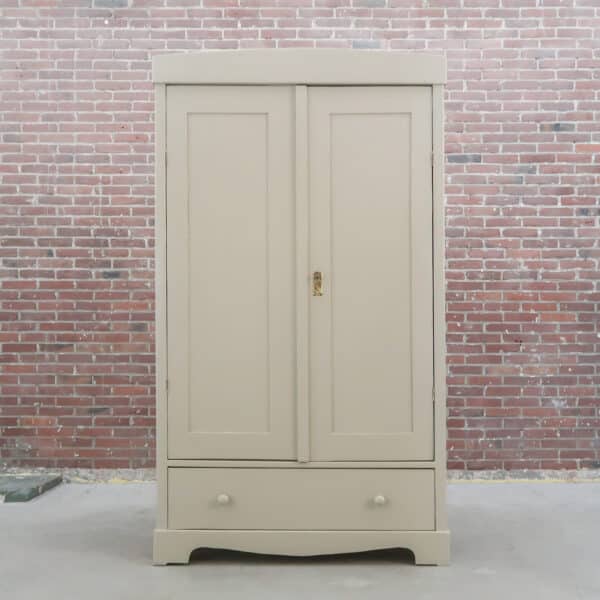 Brocante kledingkast