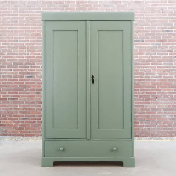 Brocante groene linnenkast