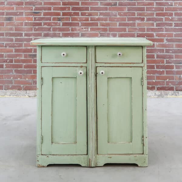 Brocante dressoirtje