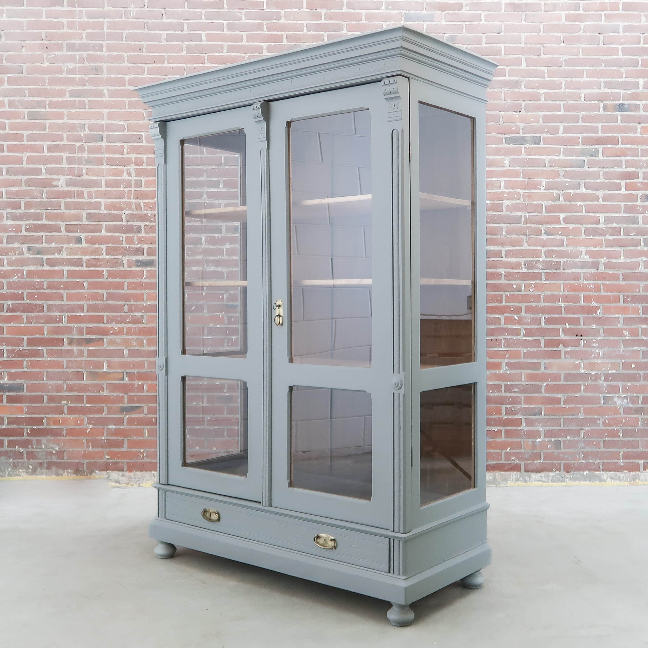 Brocante vitrinekast
