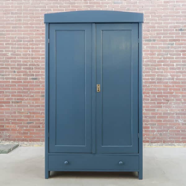 Blauwe linnenkast
