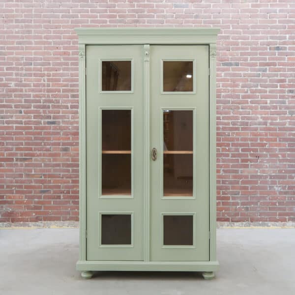 Brocante vitrinekast