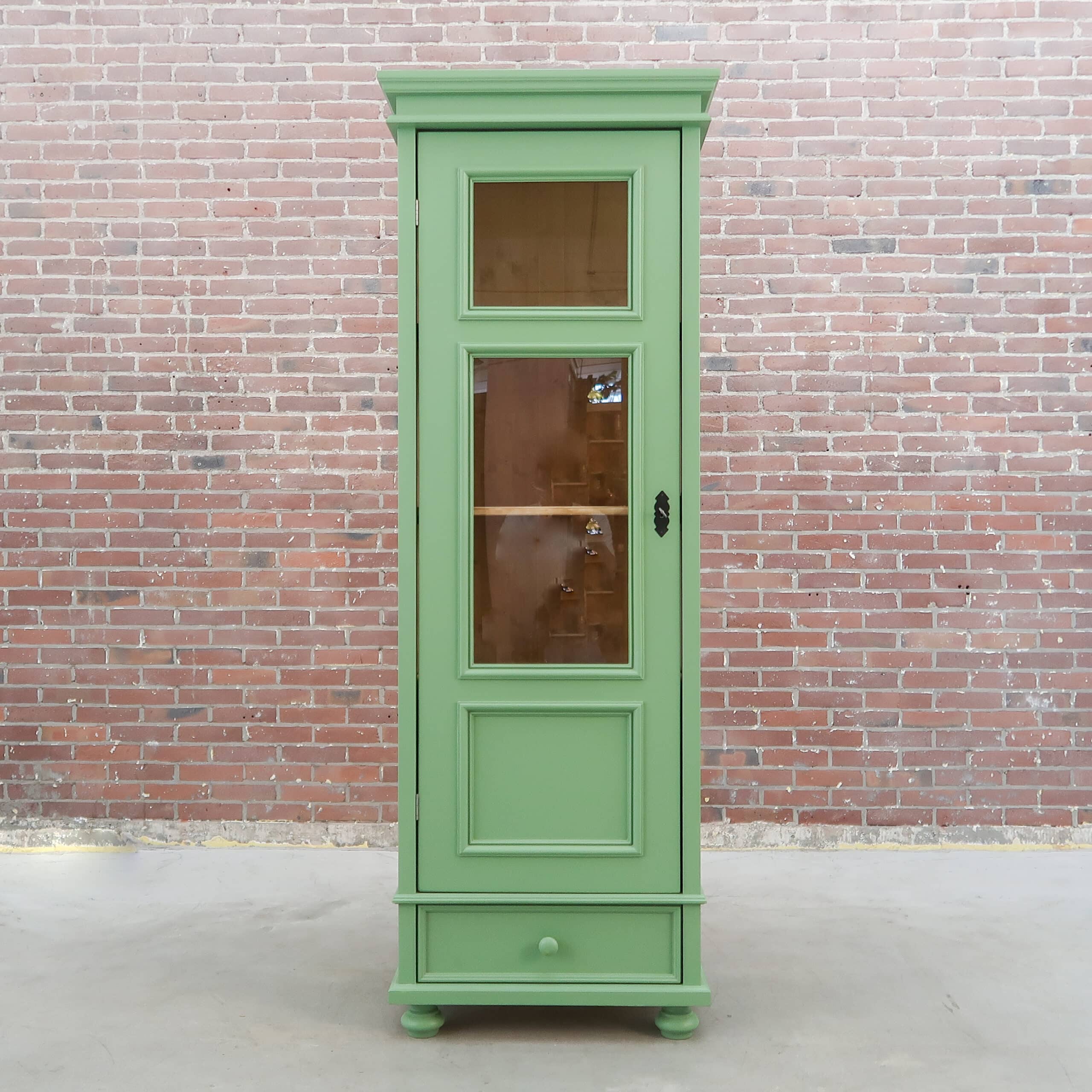 Eendeurs vitrinekast