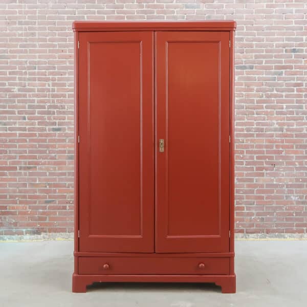 Brocante rode linnenkast