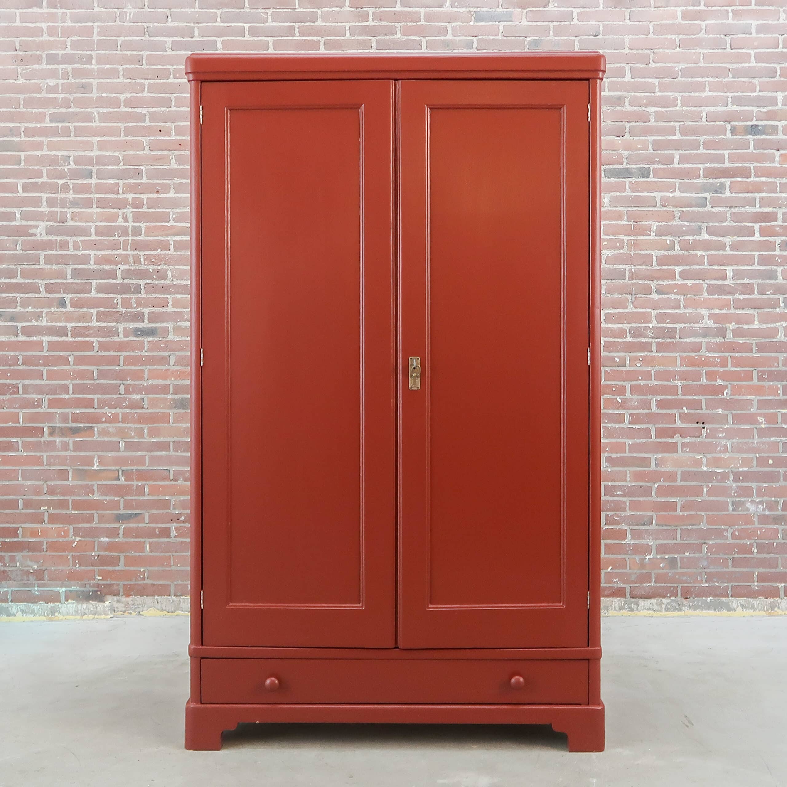 Brocante rode linnenkast