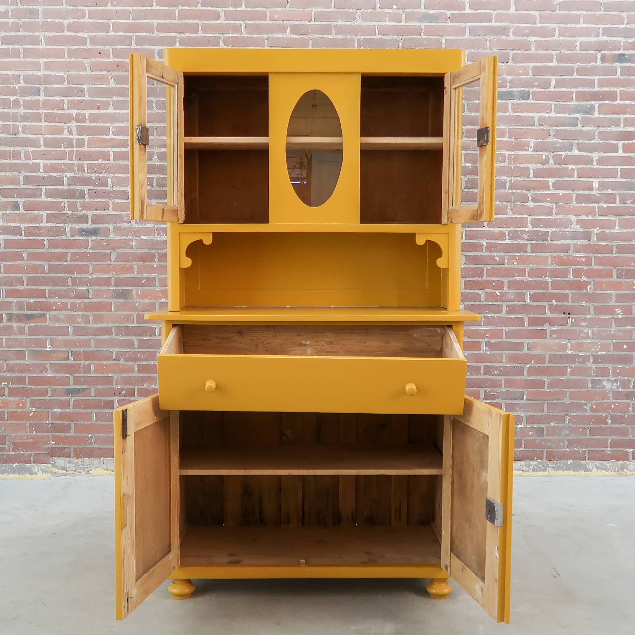 Brocante gele buffetkast - Afbeelding 2