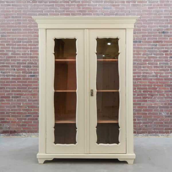 Brocante vitrinekast