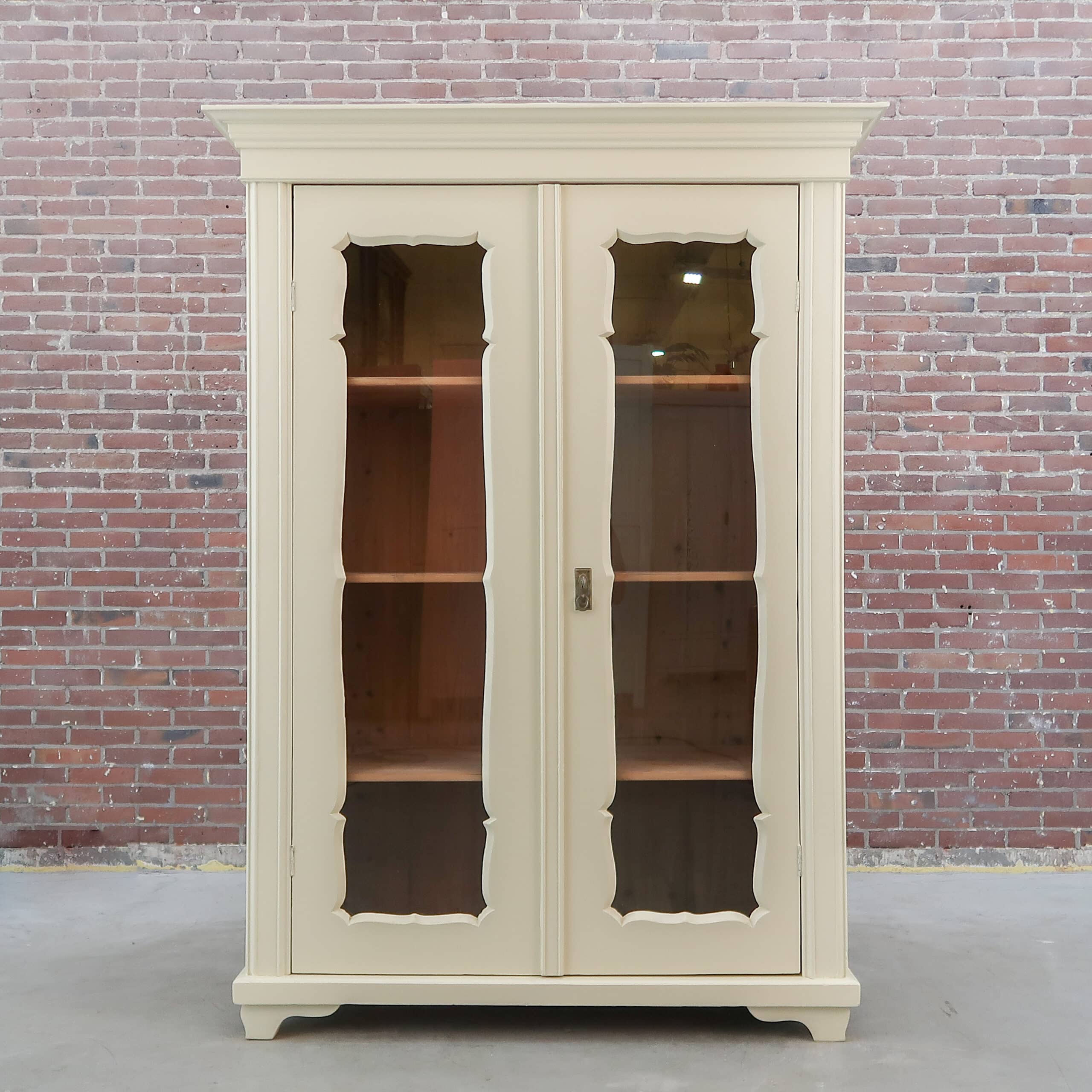 Brocante vitrinekast