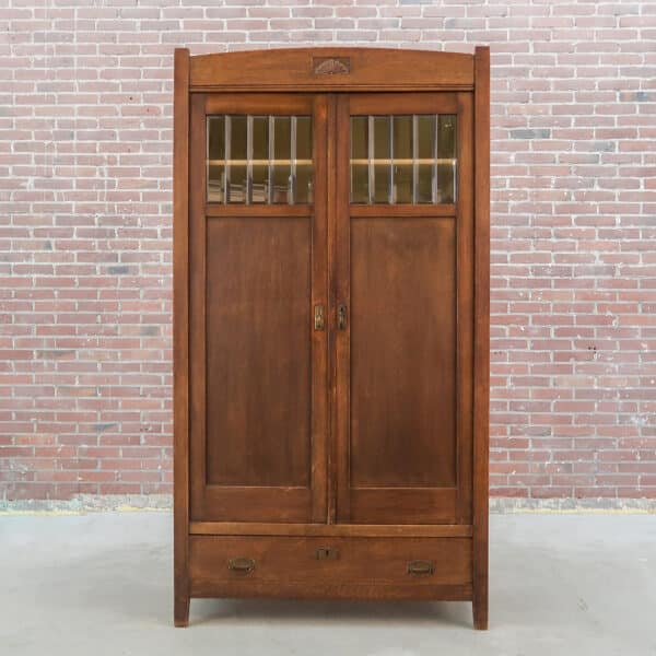 Antieke eikenhouten kast