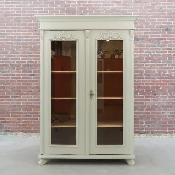 Brocante vitrinekast