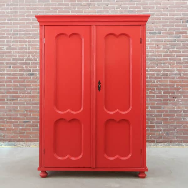 Brocante rode linnenkast