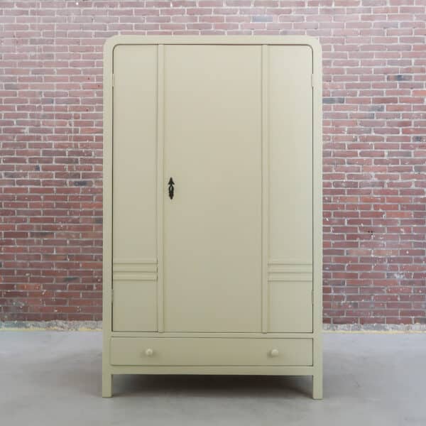 Brocante crème linnenkast