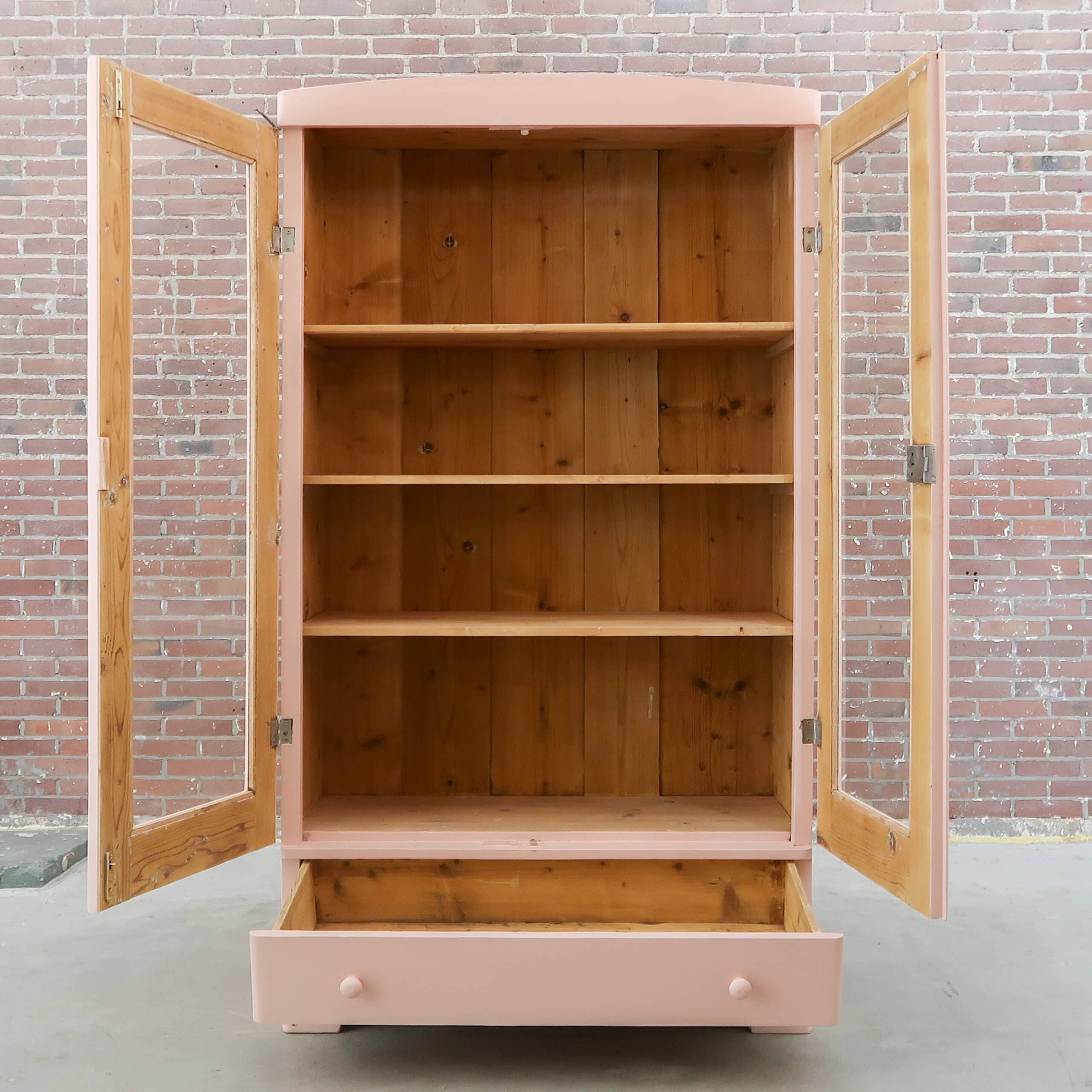 Zacht roze vitrinekast - Afbeelding 2