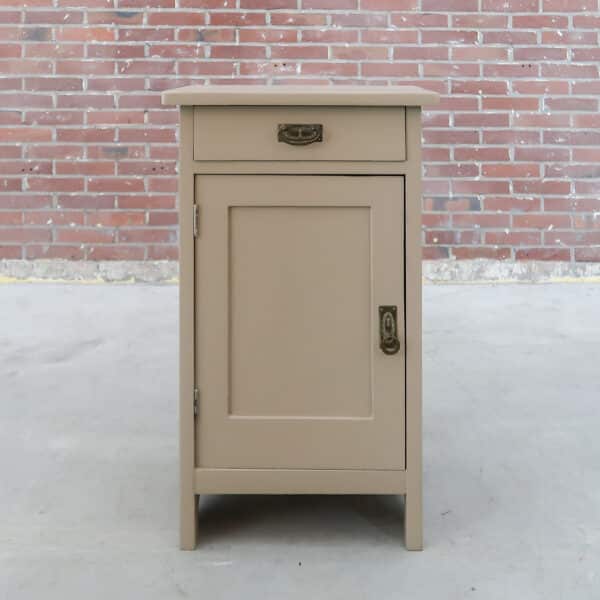 Taupe brocante nachtkastje