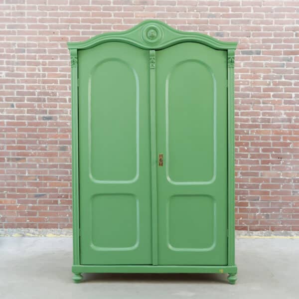 Brocante groene linnenkast