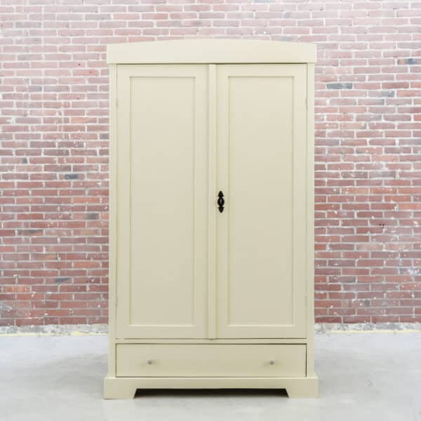 Brocante crème linnenkast