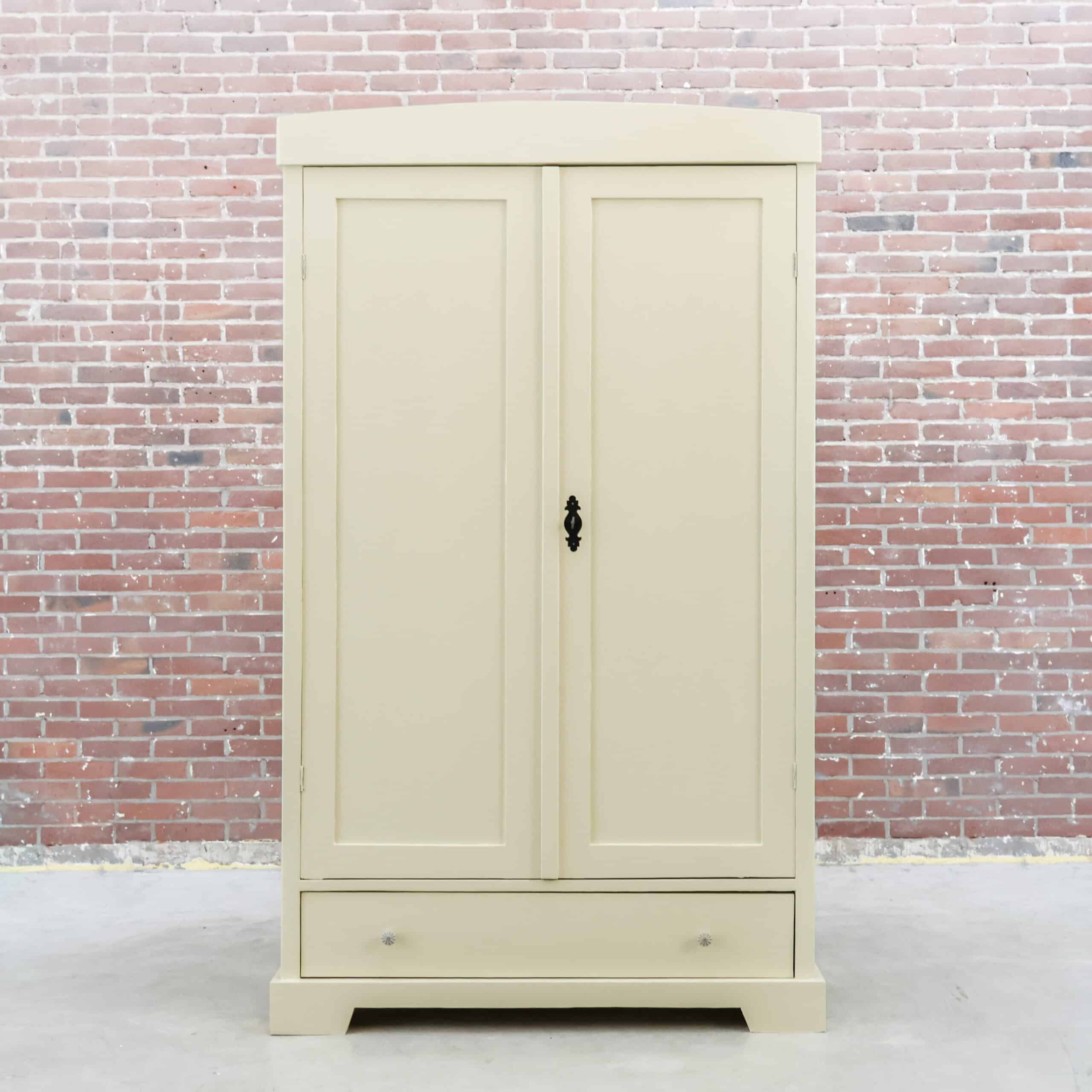 Brocante crème linnenkast