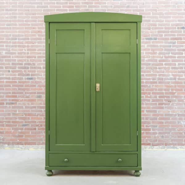 Brocante groene linnenkast